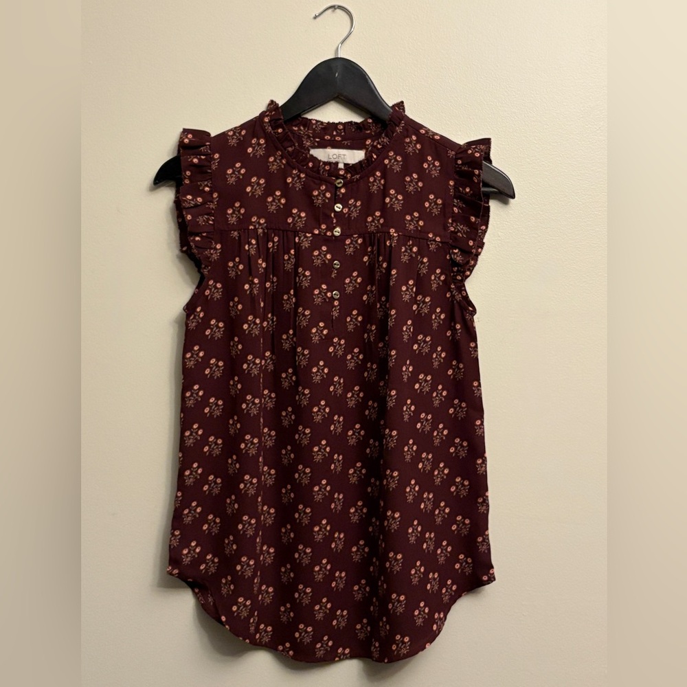 🌸 3/$25 LOFT Maroon Floral Ruffle Blouse
